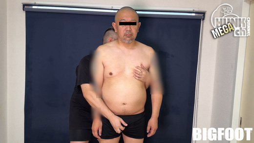 「【BIG FOOT:Full HD】172×90×47 刺青親父の弄られ動画その2」より