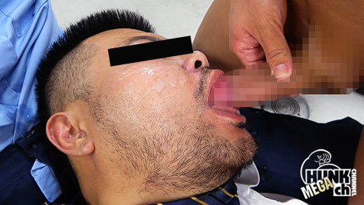 「【HUNKオリジナル:Full HD】「性処理担当:ご自由に犯して下さい」深夜のオフィスでガチムチ熊野郎が警備員に代わる代わる犯され顔射でザーメンまみれ!!」より